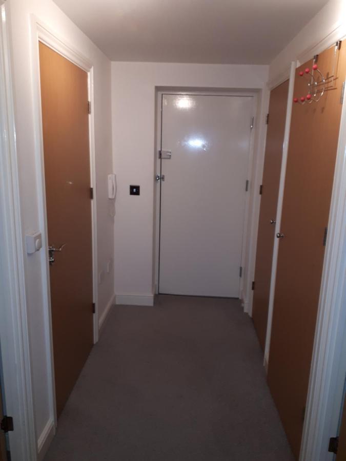Howlands Bright 2 Bed 2 Bath Apartment Balcony With Views Over Town Crawley (West Sussex) Exterior foto